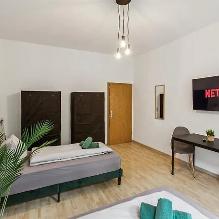 Monteurwohnung Bis 16 Personen Wlan, Waschmaschine, Smart-tv, Balkon Lägenhet *