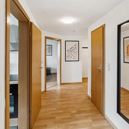 Monteurwohnung Bis 16 Personen Wlan, Waschmaschine, Smart-tv, Balkon Lägenhet *