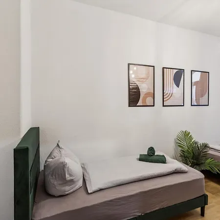 Monteurwohnung Bis 16 Personen Wlan, Waschmaschine, Smart-tv, Balkon Lägenhet *