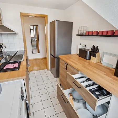 Monteurwohnung Bis 16 Personen Wlan, Waschmaschine, Smart-tv, Balkon