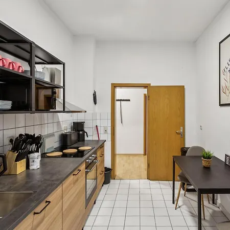 Monteurwohnung Bis 16 Personen Wlan, Waschmaschine, Smart-tv, Balkon Lägenhet Chemnitz