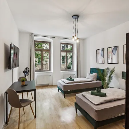 Monteurwohnung Bis 16 Personen Wlan, Waschmaschine, Smart-tv, Balkon Lägenhet *