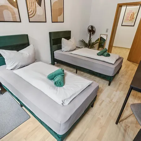 Lägenhet Monteurwohnung Bis 16 Personen Wlan, Waschmaschine, Smart-tv, Balkon *