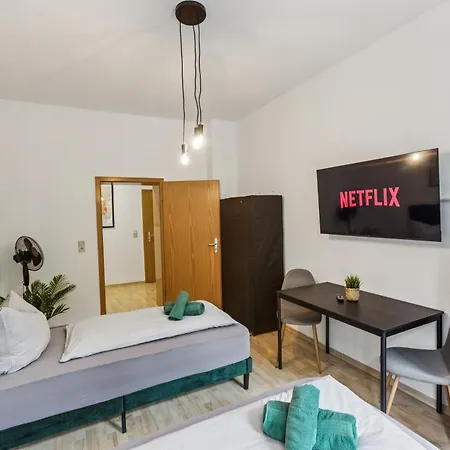 Lägenhet Monteurwohnung Bis 16 Personen Wlan, Waschmaschine, Smart-tv, Balkon